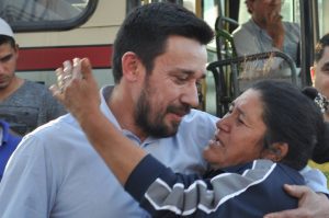 Los liberados son recibidos en su tierra